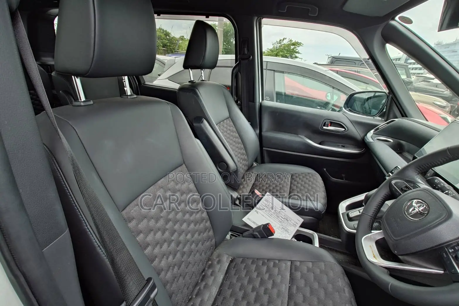 Toyota Voxy 2022 Pearl