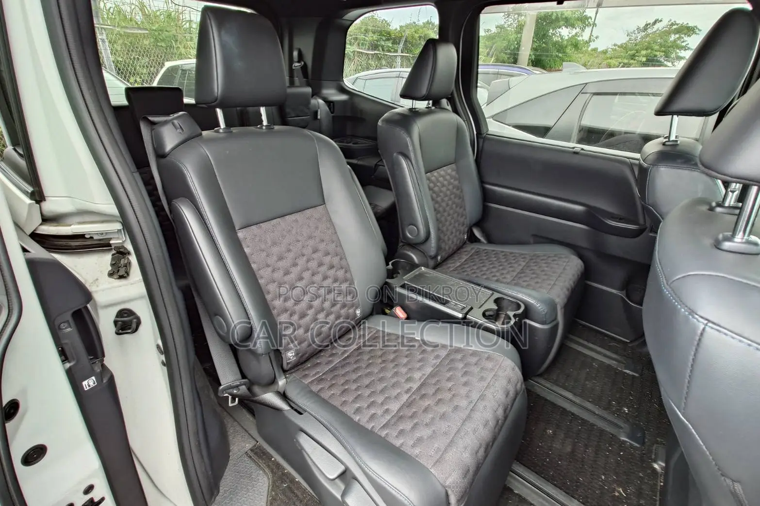 Toyota Voxy 2022 Pearl