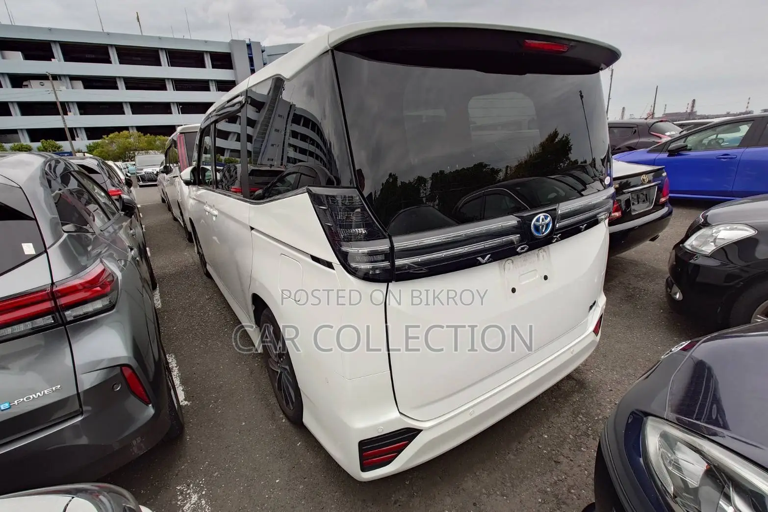 Toyota Voxy 2022 Pearl