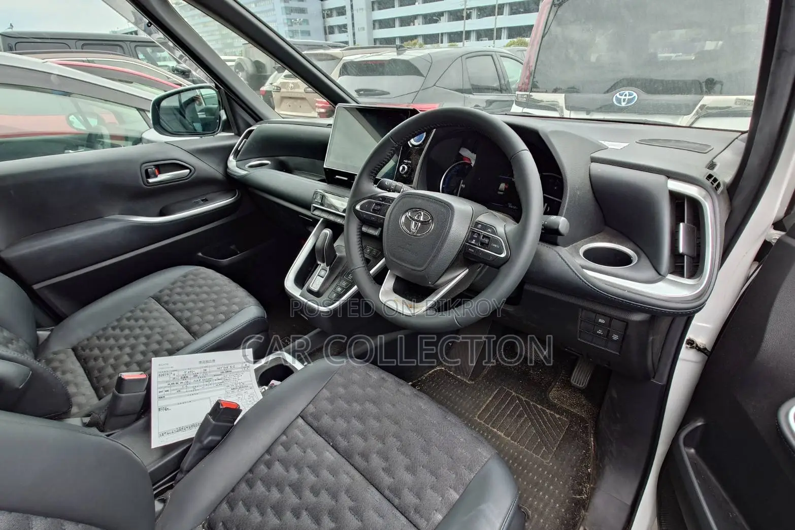 Toyota Voxy 2022 Pearl
