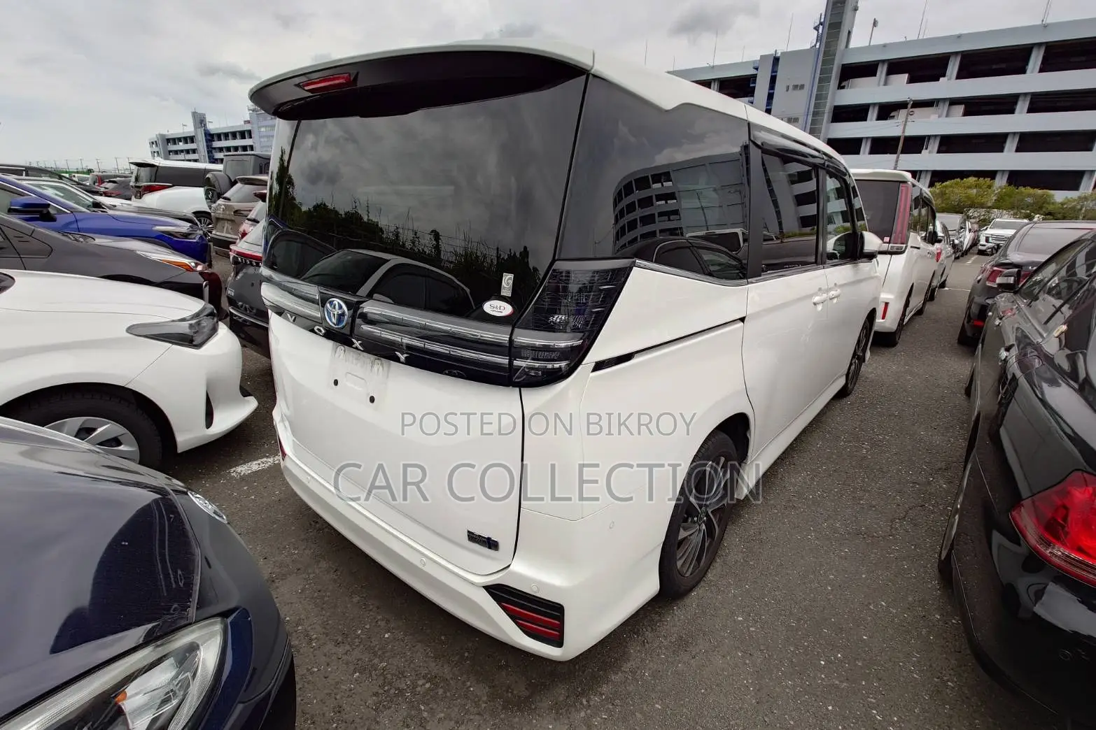Toyota Voxy 2022 Pearl