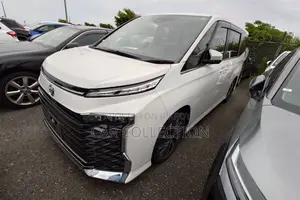 Toyota Voxy 2022 Pearl