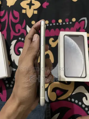 অ্যাপল আইফোন এক্সআর ৬৪ জিবি সাদা