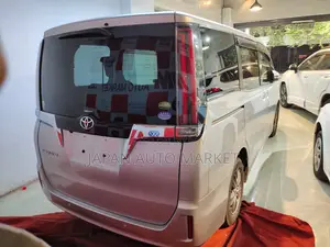 Toyota Esquire 2020 Silver