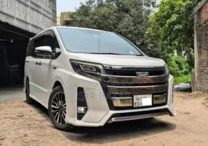 Toyota Noah 2018 Off White