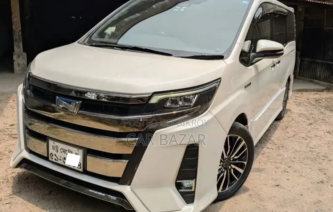 Toyota Noah 2018 Off White
