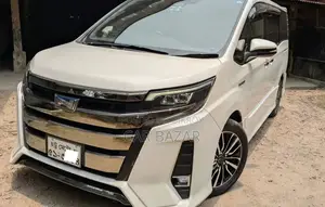 Toyota Noah 2018 Off White