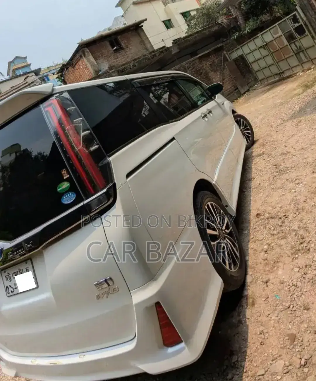 Toyota Noah 2018 Off White