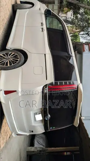 Toyota Noah 2018 Off White