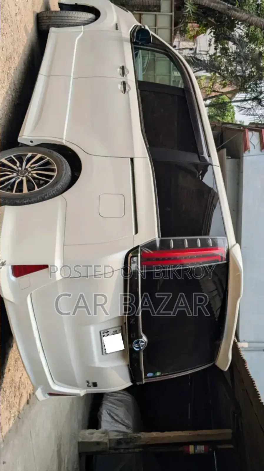 Toyota Noah 2018 Off White