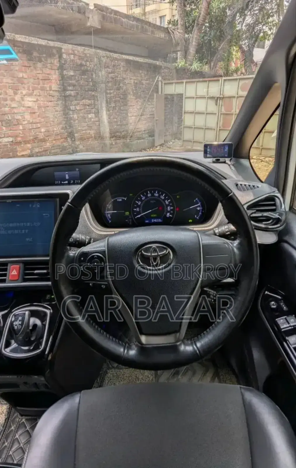 Toyota Noah 2018 Off White
