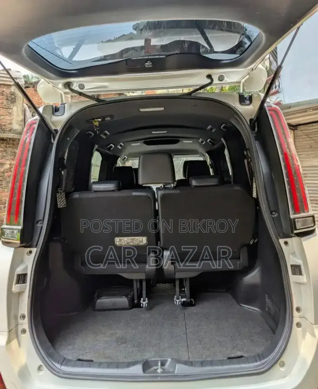 Toyota Noah 2018 Off White