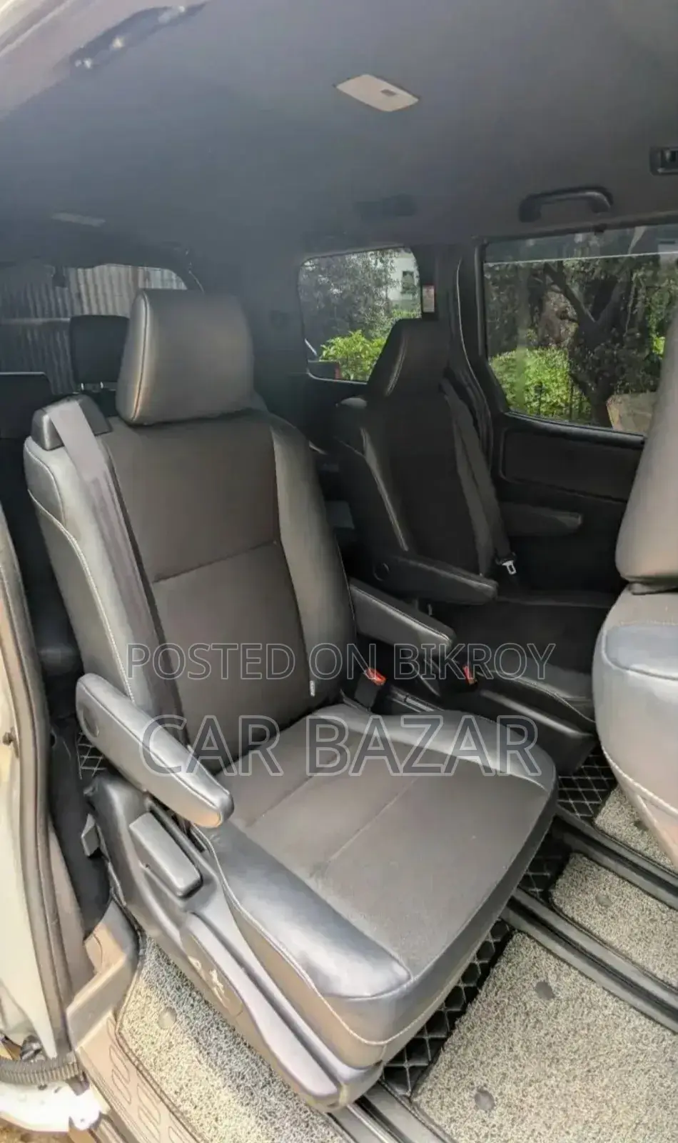 Toyota Noah 2018 Off White