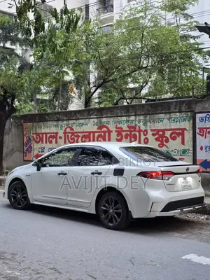 টয়োটা করোলা ২০২০ পার্ল