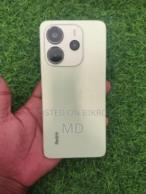 রিয়েলমি ১৪ ১২৮ জিবি সাদা