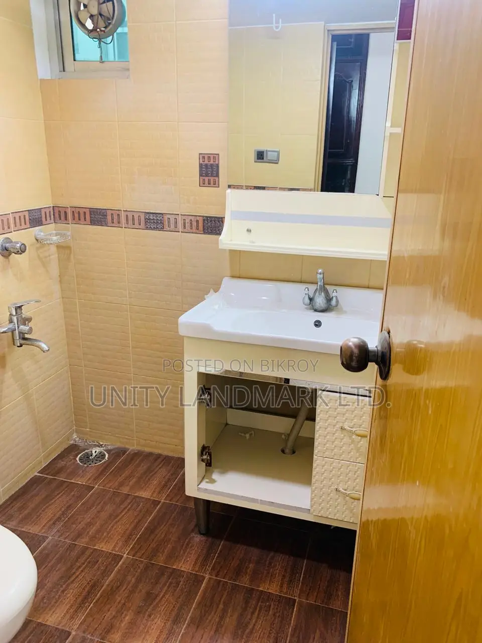 Furnished 3-Bedroom Duplex in Uproperty, Jamuna Future Park for Sale