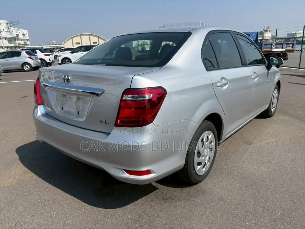 Toyota Axio 2022 Silver
