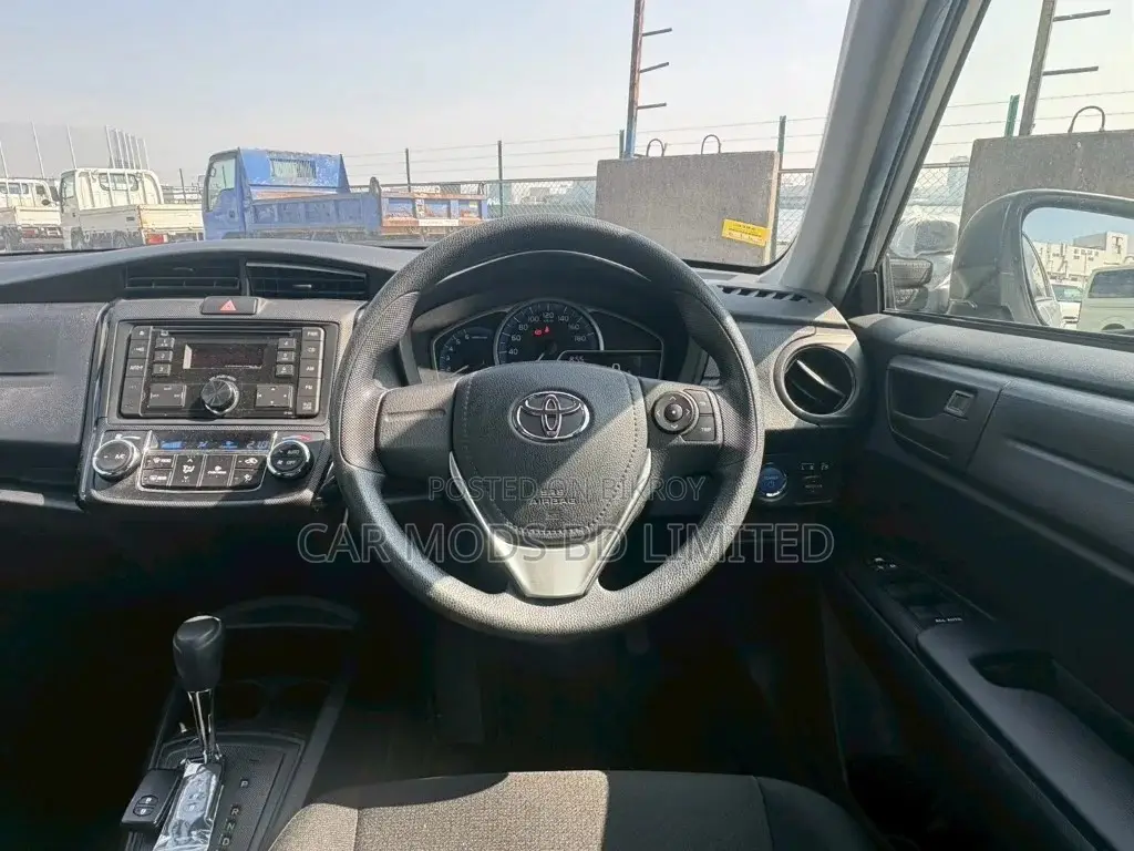 Toyota Axio 2022 Silver