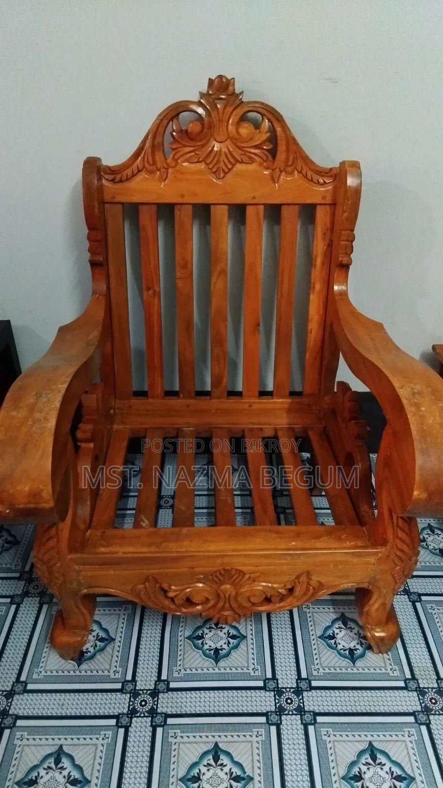 Very sturdy and durable mahogany wood sofa set for sale.