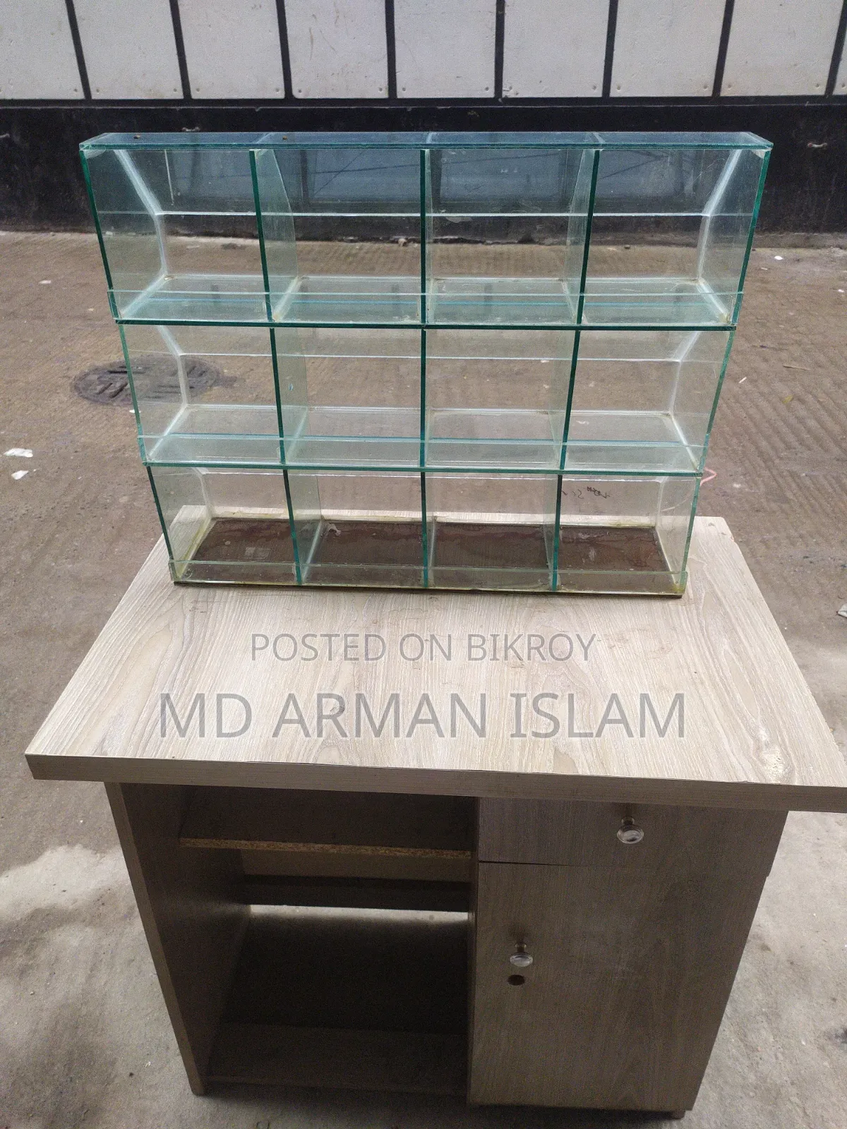 Table + Display Rack