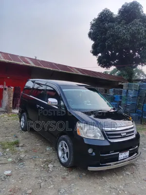 Toyota Noah 2002