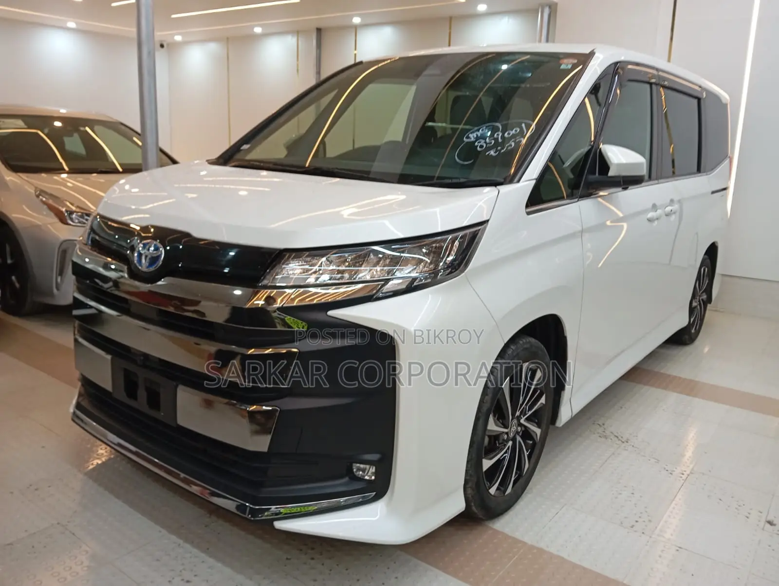 Toyota Noah 2022 White