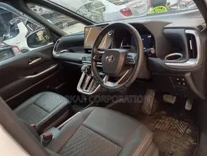 Toyota Noah 2022 White