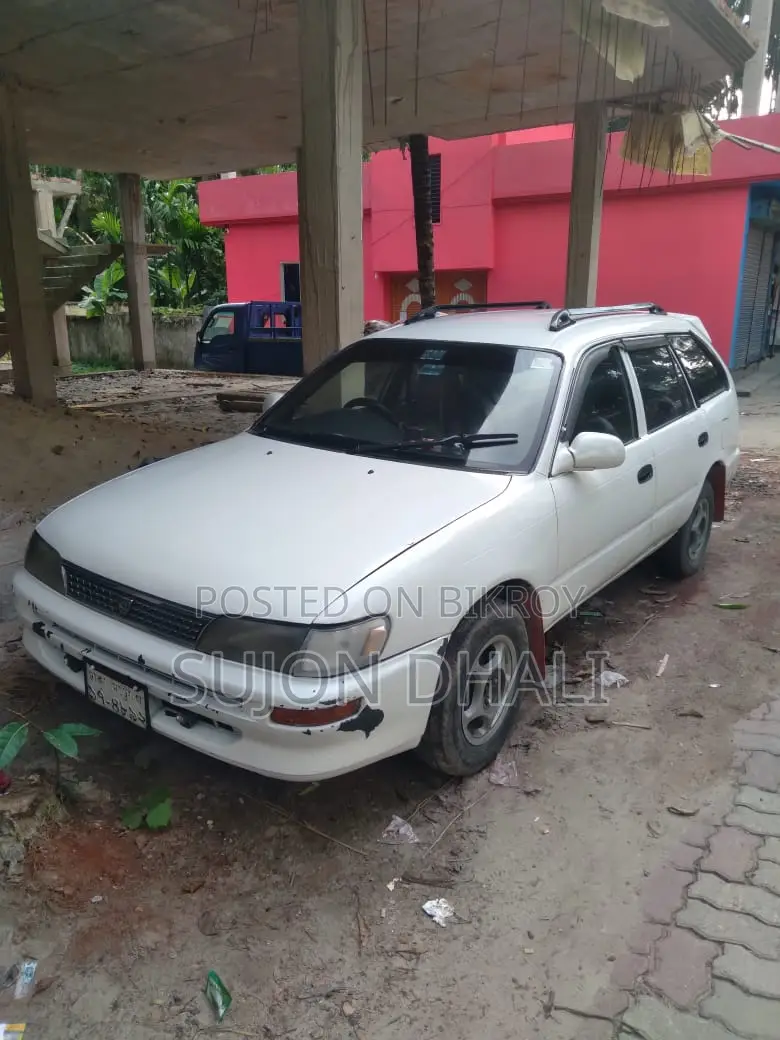 Toyota Corolla 2000 White