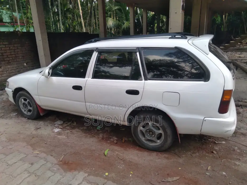 Toyota Corolla 2000 White