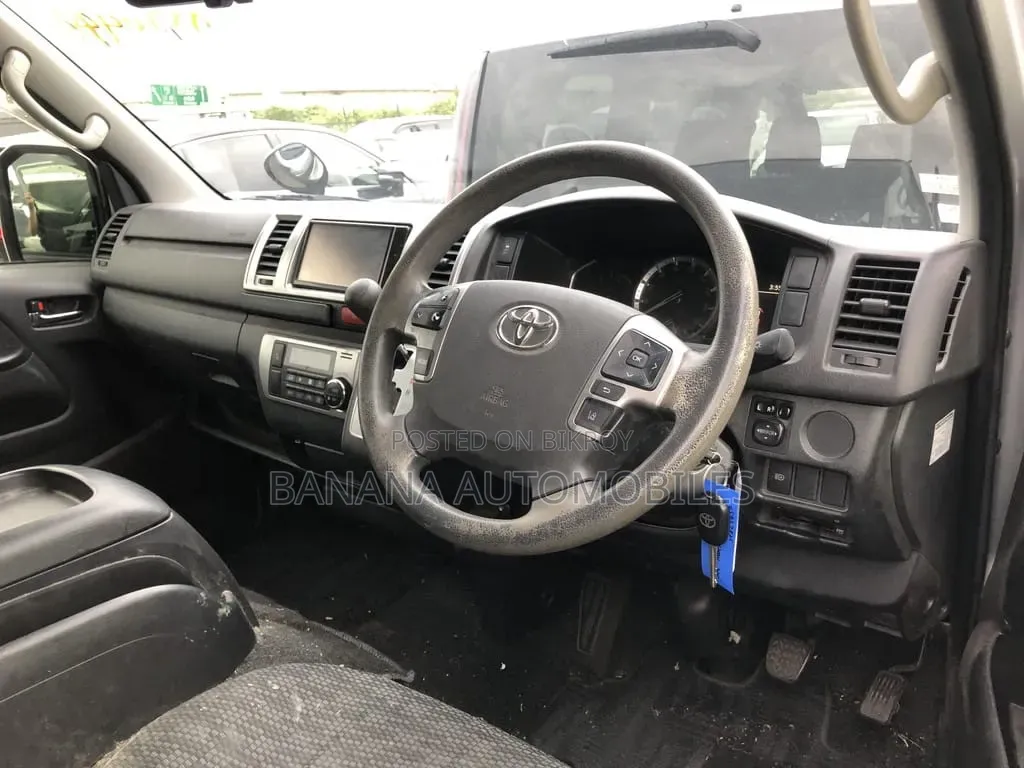 Toyota HiAce 2020 Silver