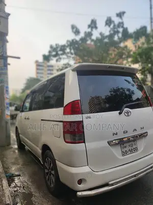 Toyota Noah 2004 Pearl