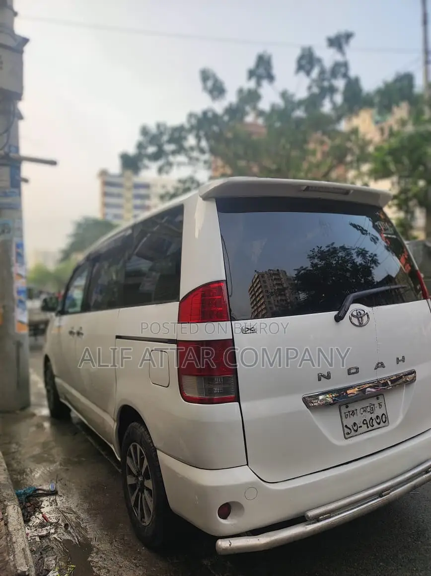 Toyota Noah 2004 Pearl