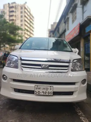 Toyota Noah 2004 Pearl