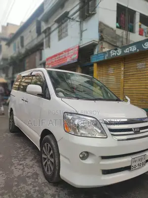 Toyota Noah 2004 Pearl