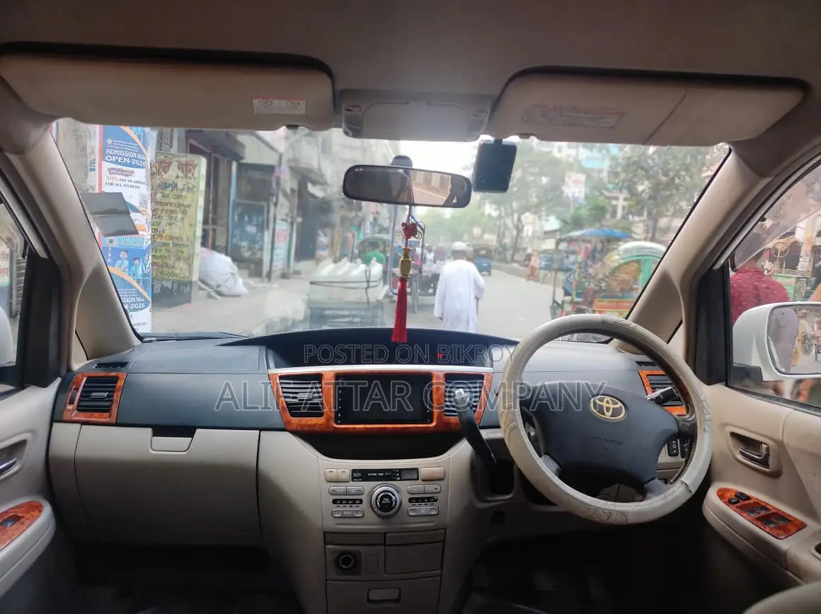 Toyota Noah 2004 Pearl