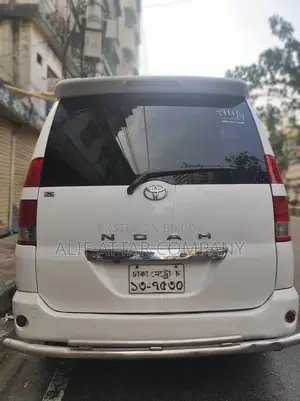 Toyota Noah 2004 Pearl