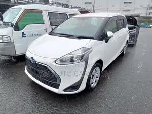Toyota Sienta 2021 White