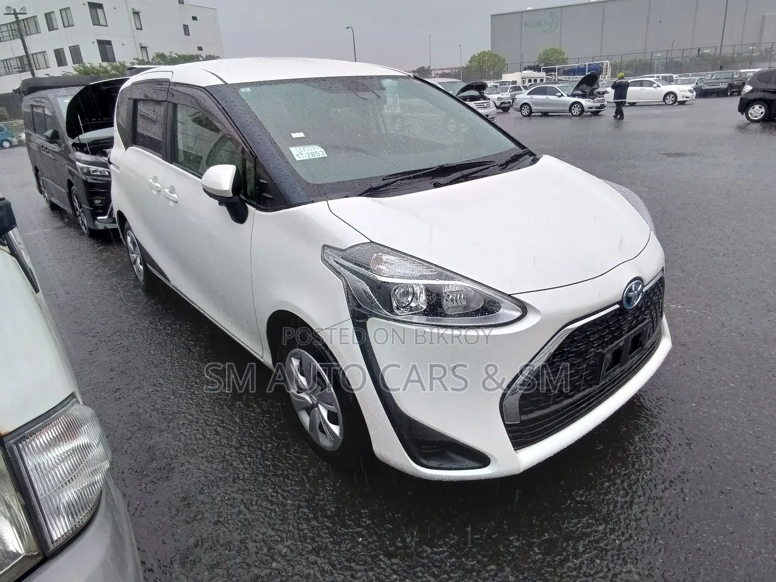 Toyota Sienta 2021 White