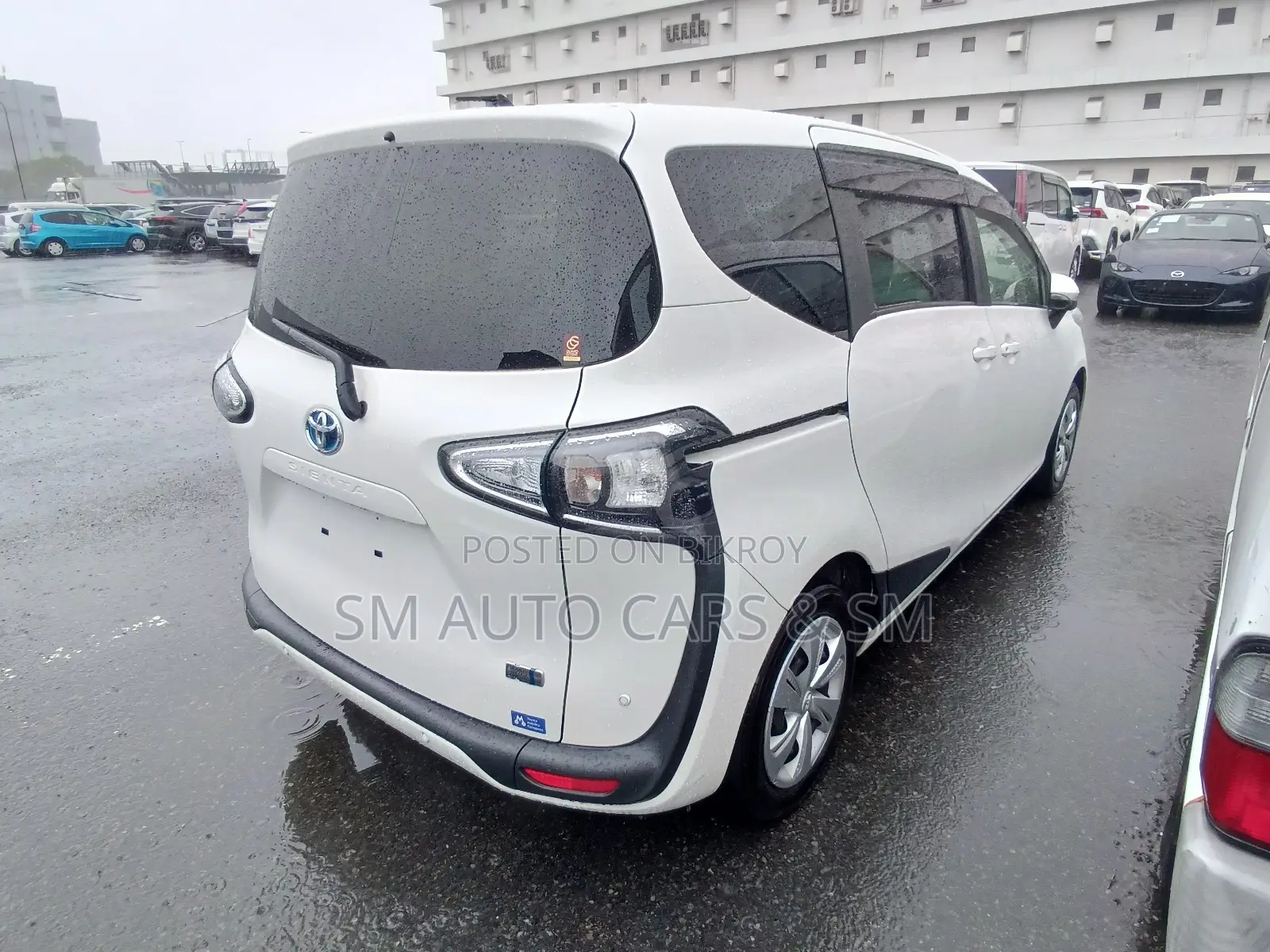 Toyota Sienta 2021 White