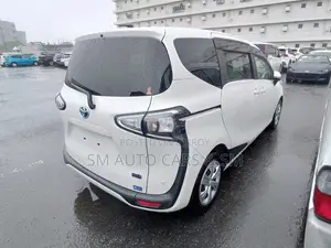 Toyota Sienta 2021 White