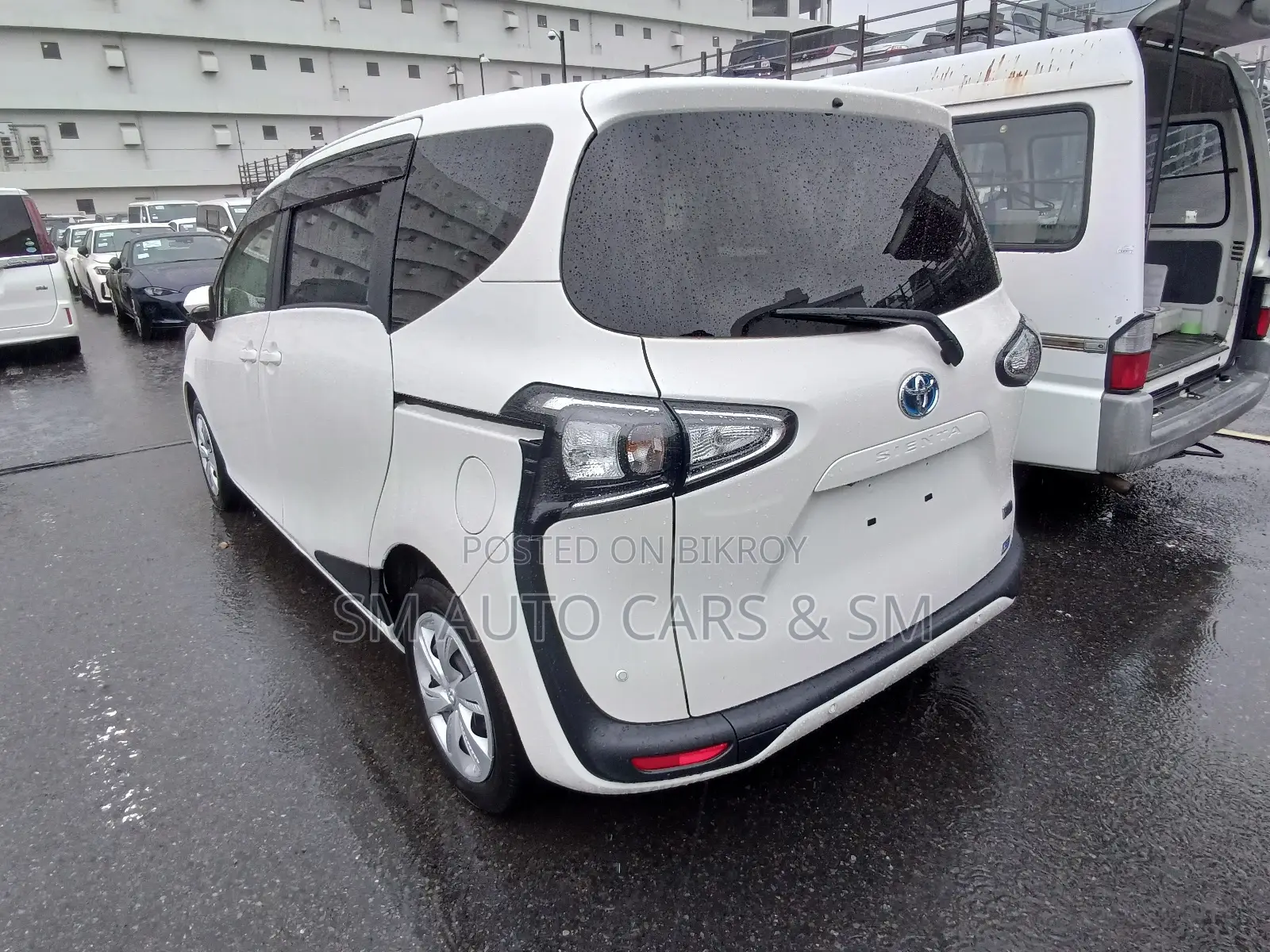 Toyota Sienta 2021 White