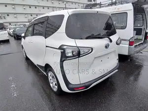 Toyota Sienta 2021 White