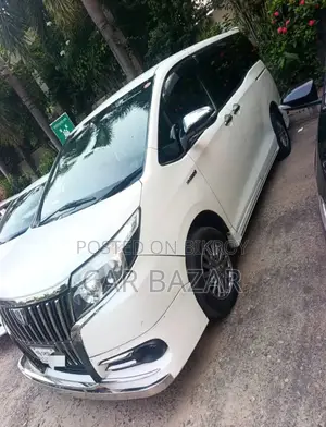 Toyota Noah 2017 Off White