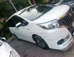 Toyota Noah 2017 Off White