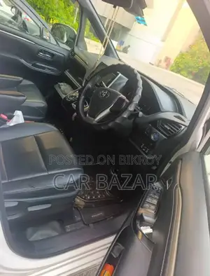 Toyota Noah 2017 Off White