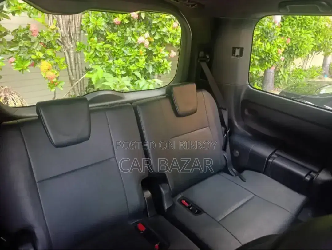 Toyota Noah 2017 Off White