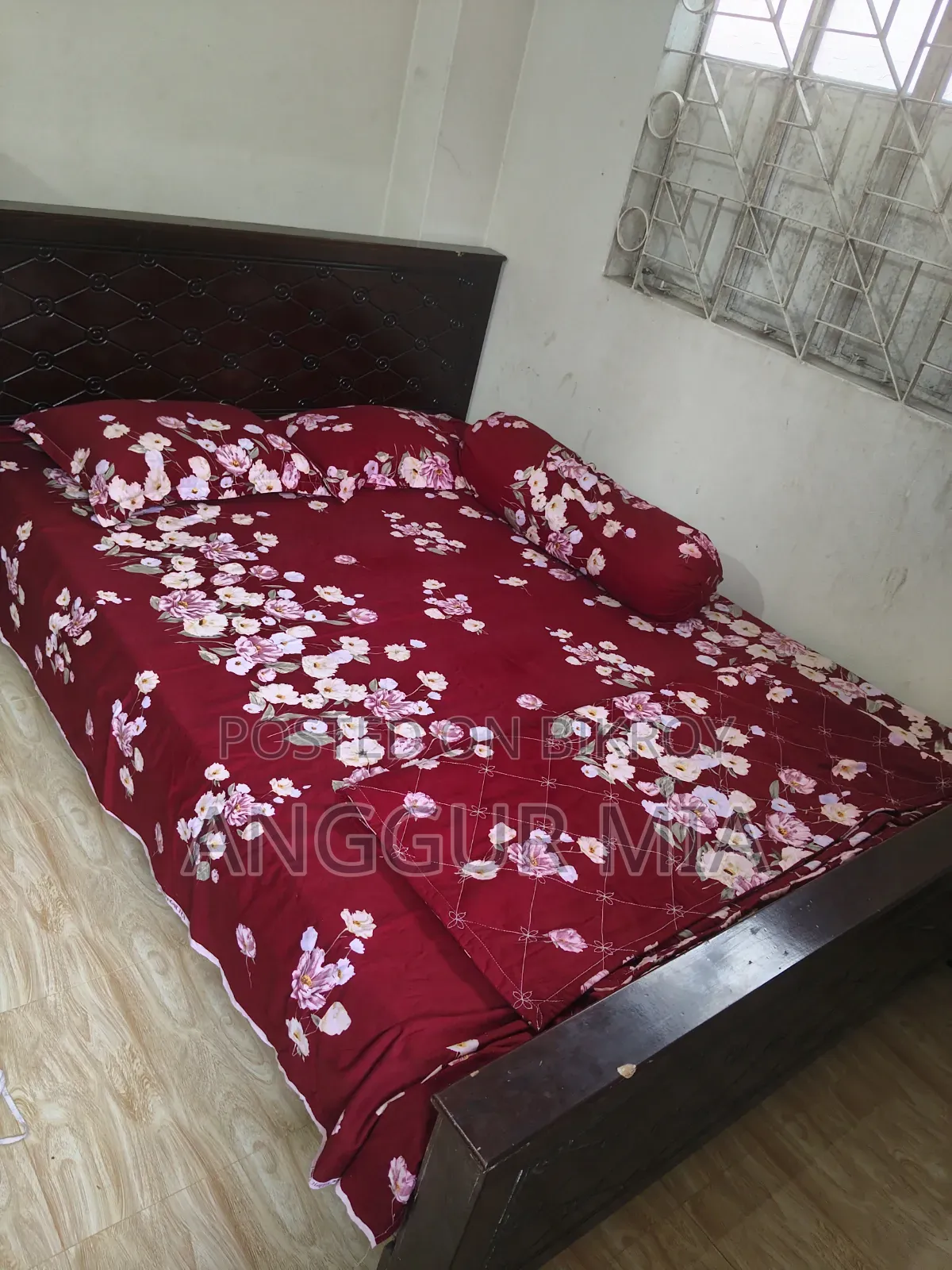 5 feet by 6 feet double Malaysian wood bed for sale, urgent