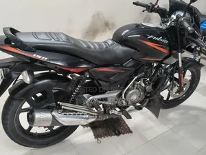 বাজাজ পালসার ১৫০ ২০১৬ কালো