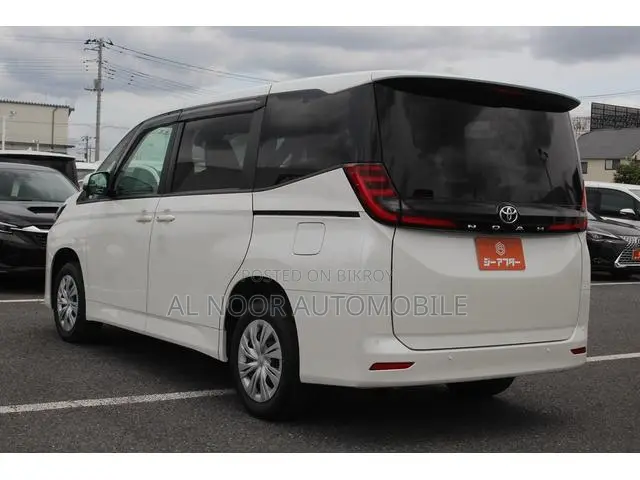 Toyota Noah 2022 White