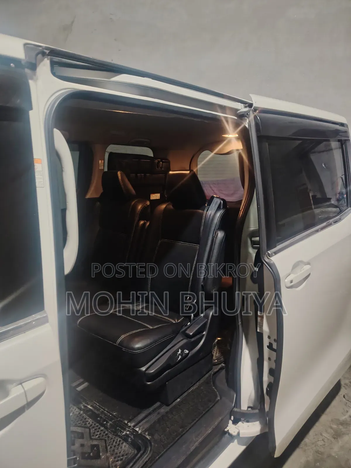 Toyota Noah 1.8 Front-Wheel Drive Hybrid (7 Seater) 2017 White
